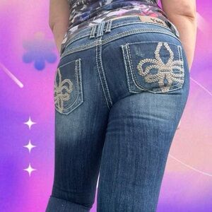 vtg y2k lowrise embroidered distressed capris - ymi, sz 5. no flaws!